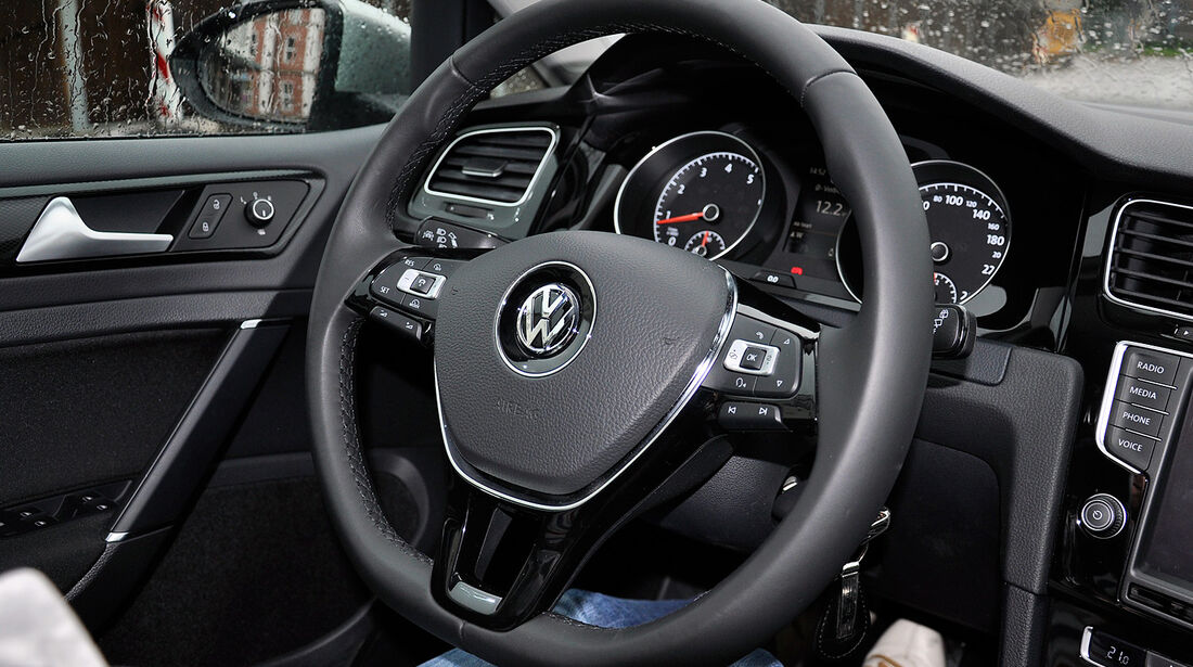 VW Golf VII im Innenraumcheck: Tastenflut mit Hang zur ...